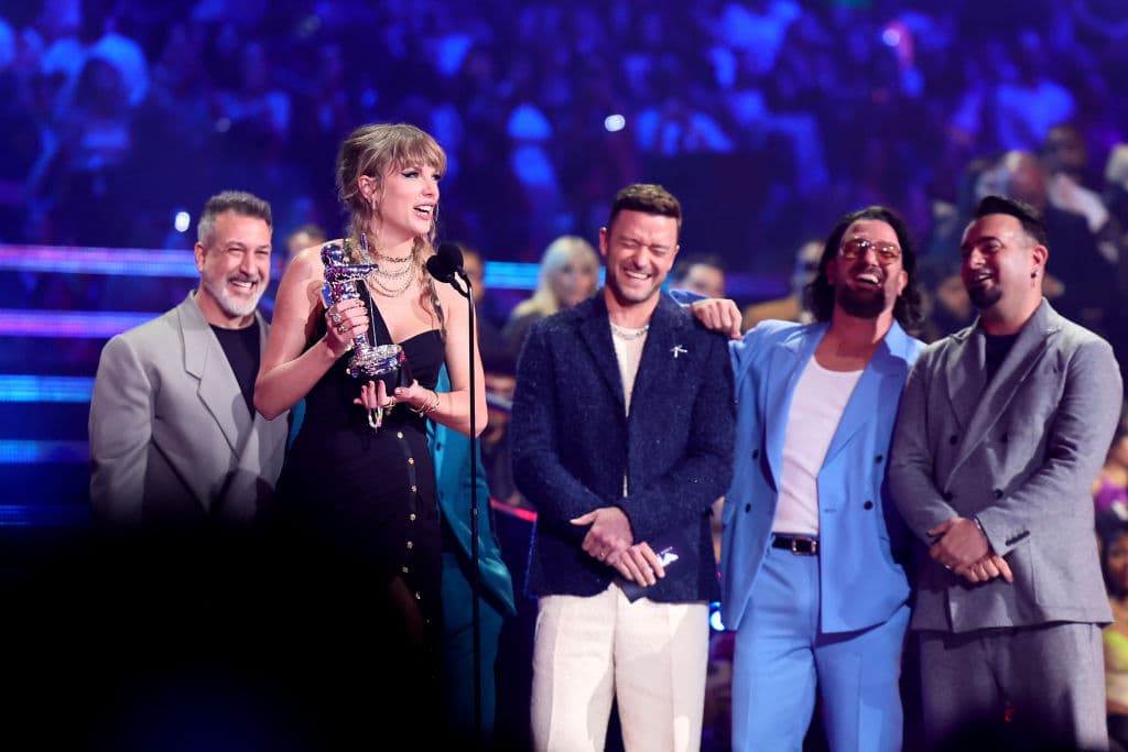 *NSYNC y Taylor Swift en los MTV Video Music Awards 2023.