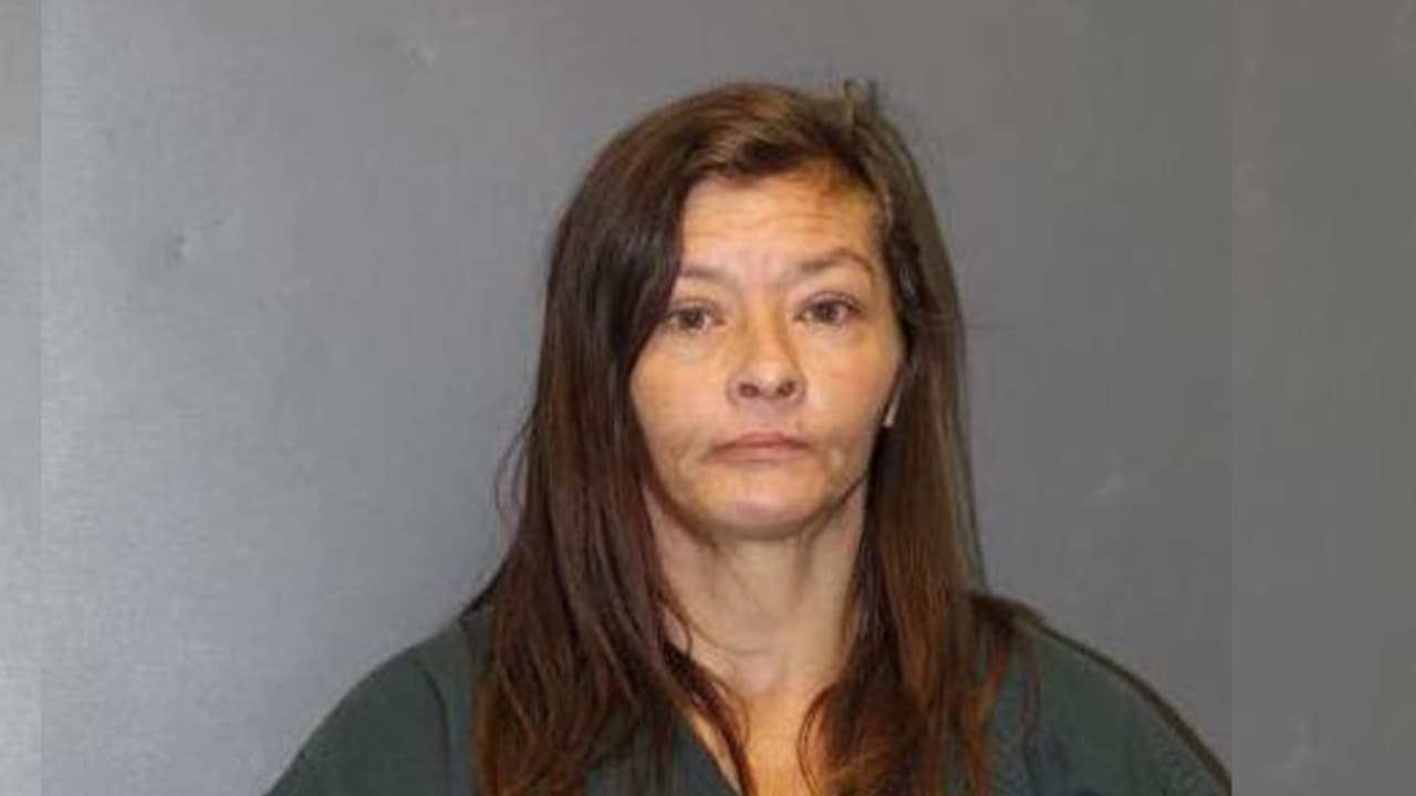 Tina Ann, 49 años, acusada de manipulación de evidencia. Último domicilio conocido: FM 2797, Dayton, Texas.