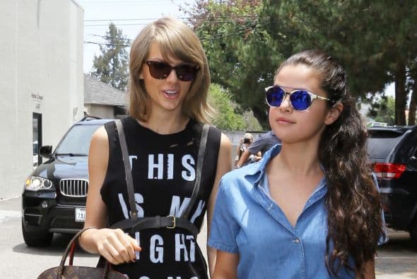 La cantautora rubia adora a su amiga y hace algunos años se hizo famosa su reacción de rechazo a Bieber, cuando el joven artista saludó a su entonces ex, Selena Gomez.