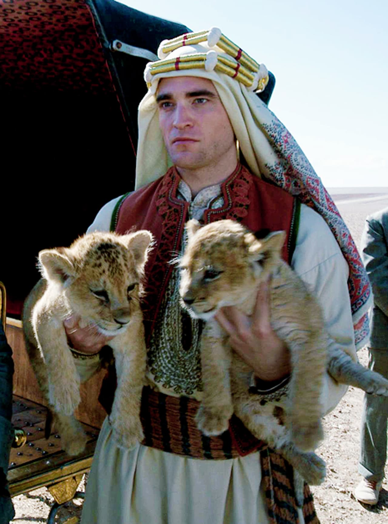 El popular actor regresa a la pantalla como el mítico T. E. Lawrence