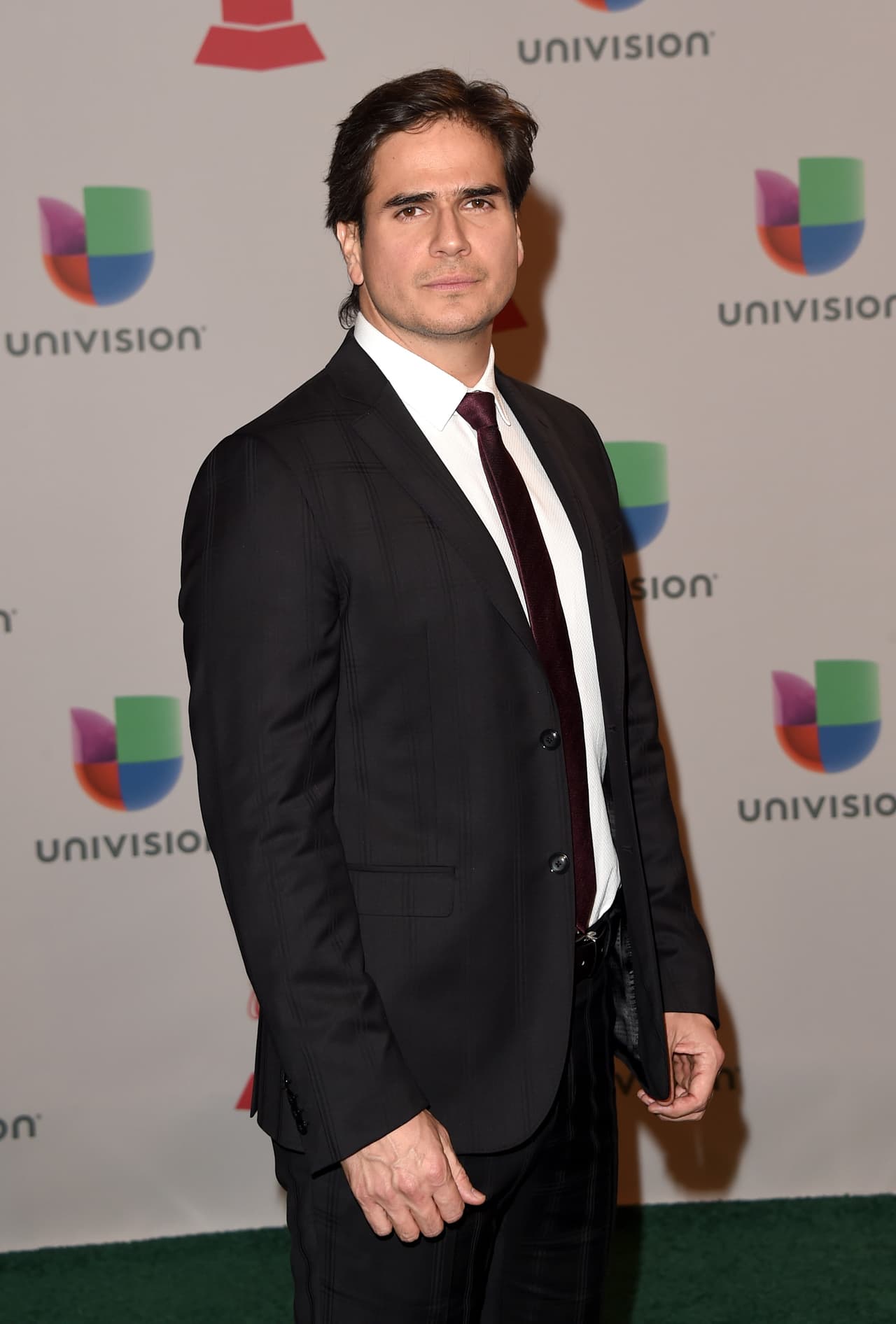 Este galán también ha compartido créditos con Angelique, ¿lo recuerdas en "Teresa"?