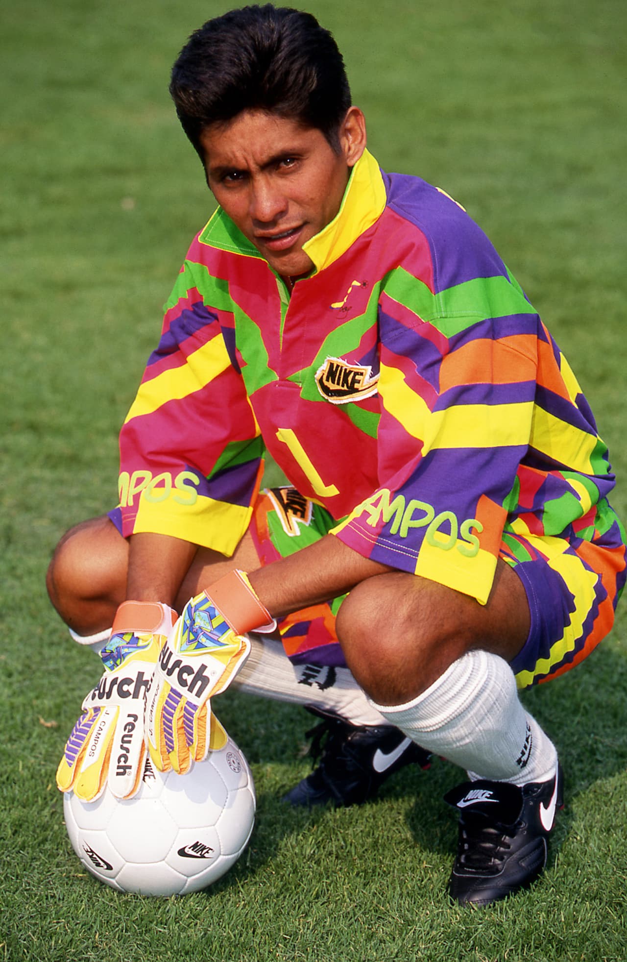 La primera playera Nike quedará en la historia como la que definió el estilo 90s de los universitarios, con el recuerdo de Jorge Campos.