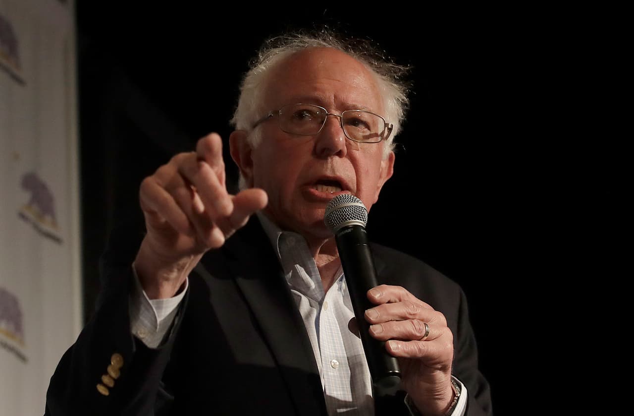 "Salarios de morirse de hambre": Bernie Sanders critica a Walmart en plena reunión de los accionistas de la multinacional