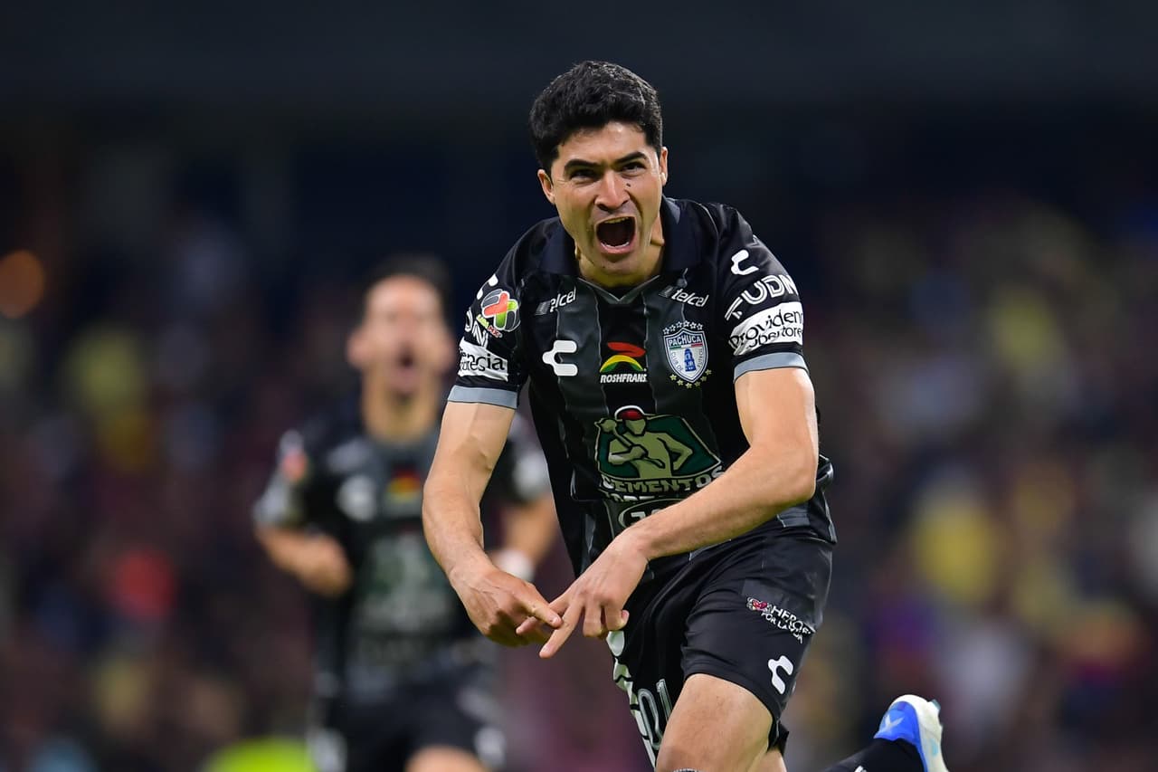 Un gol de penal de Nico Ibáñez al 82' le dio el dramático empate al Pachuca en la ida de Semifinales ante América celebrado en el Estadio Azteca.