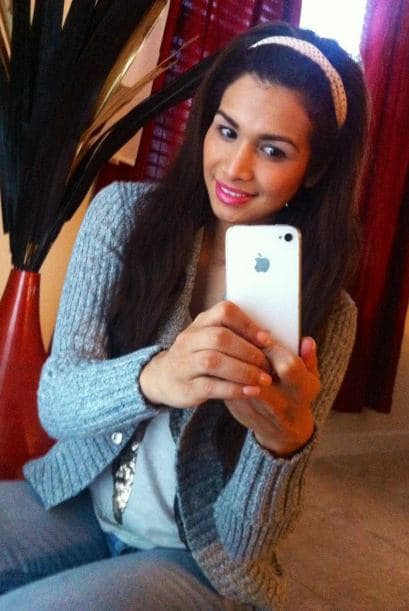 A través de las famosas fotos 'selfies' es como nuestra reina mantiene una estrecha relación con sus seguidores. Este tipo de fotos se han convertido en un fenómeno y no hay quién no se haya tomado una. Ahora puedes subir la tuya con el hashtag #NBLselfie para ganar un kit de belleza, los detalles aquí