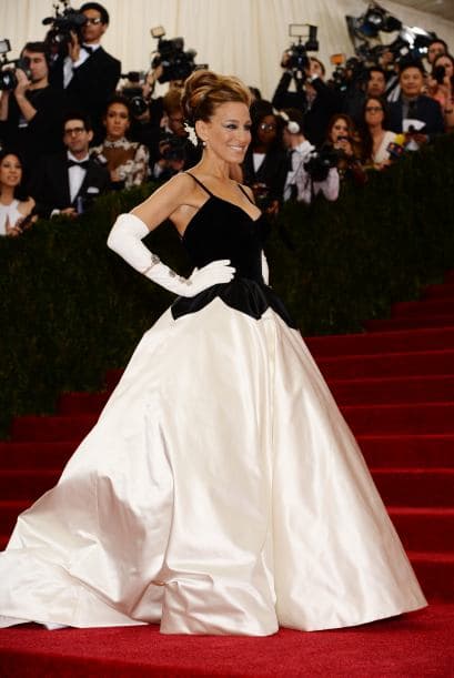 Sarah Jessica Parker lució como una princesa en un vestido de Oscar de la Renta en la Gala del Met.