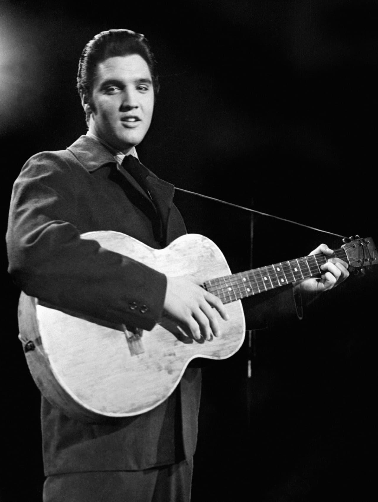Elvis Presley fue una de las estrellas con más lujos y excentricidades, entre las que estuvo su avión al que nombró Lisa Marie, en honor al nombre de su hija.