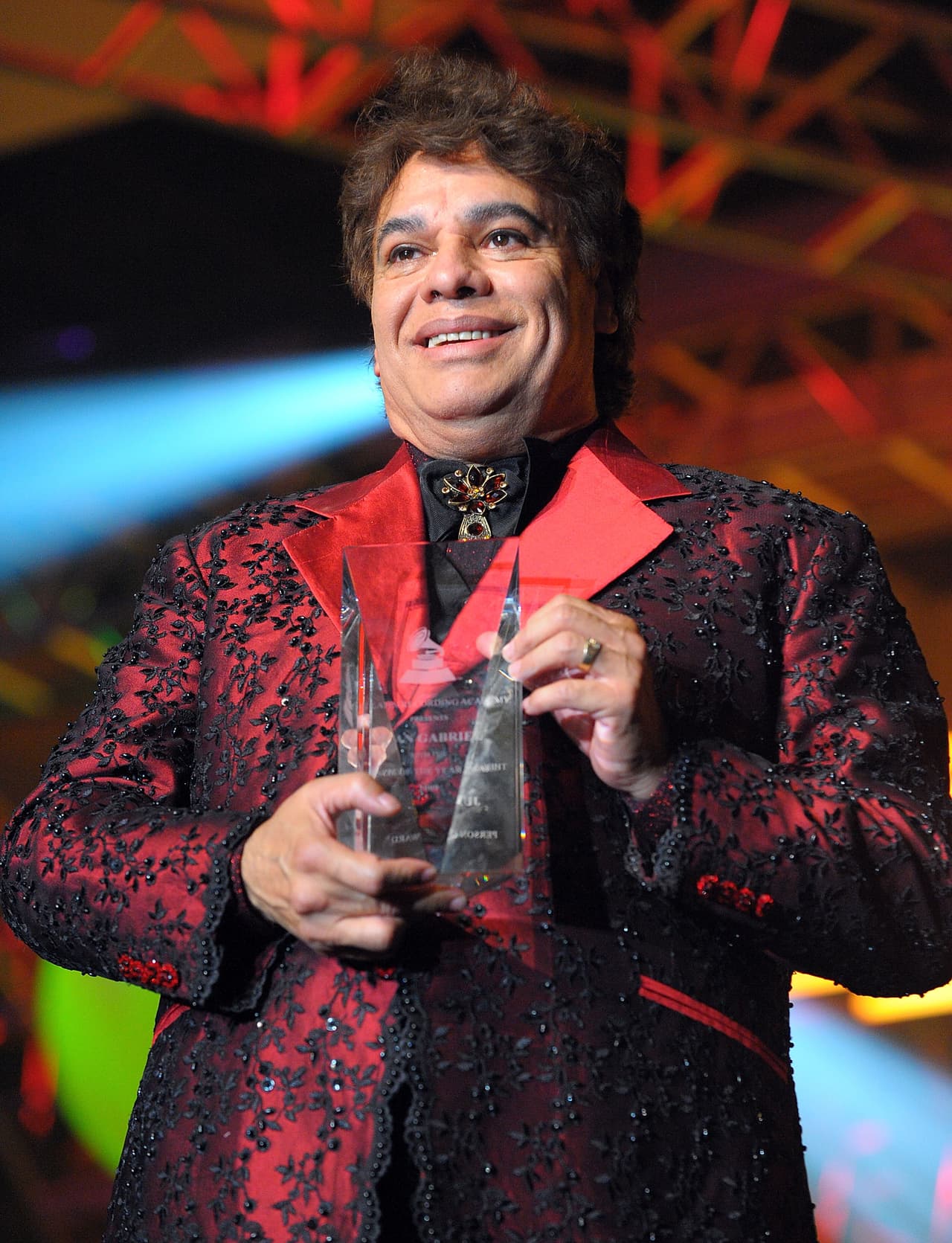 Pero para Juan Gabriel, esto de los lujos es algo que ha sido parte de su vida, ya que además de su reciente compra, en algún momento formó parte de los músicos con mejores propiedades en la Riviera Maya.