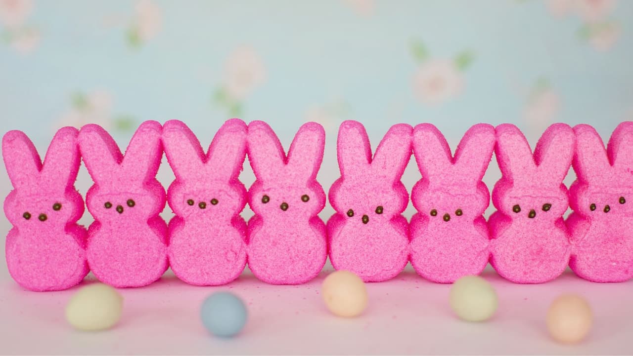 ¿Por qué algunos dicen que no debes comer Peeps rosados y morados en Pascua? Te decimos 

