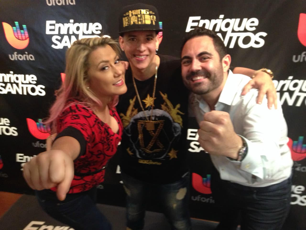 Enrique y Luisa con "El Cangri" Daddy Yankee.