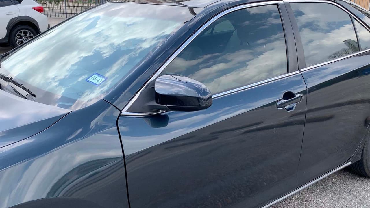 Para saber si tu vehículo tiene un ‘recall’ o llamado de retiro por seguridad debido a fallas,
<b> lo primero que debes de hacer es buscar el VIN number o número de identificación del vehículo.</b>