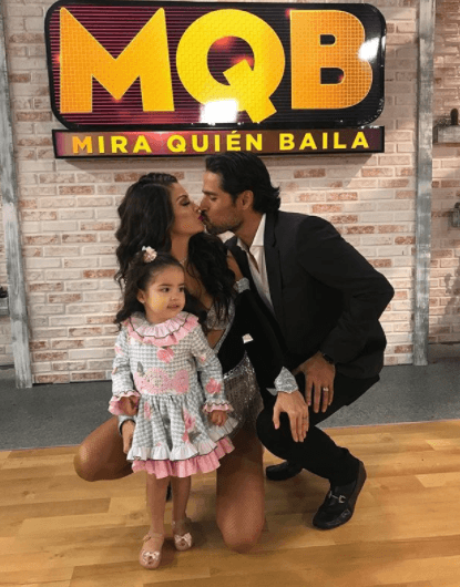 "Familia, donde la vida comienza y el amor nunca termina": así describe esta foto Ana Patricia.