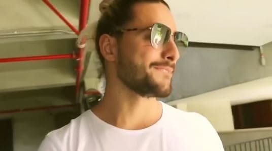 Su signo zodiacal en el horóscopo chino es el gallo de agua. En el año 2019 en febrero 5 comenzará a regir el “año del jabalí o del cerdo de tierra”, y en el caso de su compatibilidad vemos que el gallo y el jabalí se llevan muy bien.