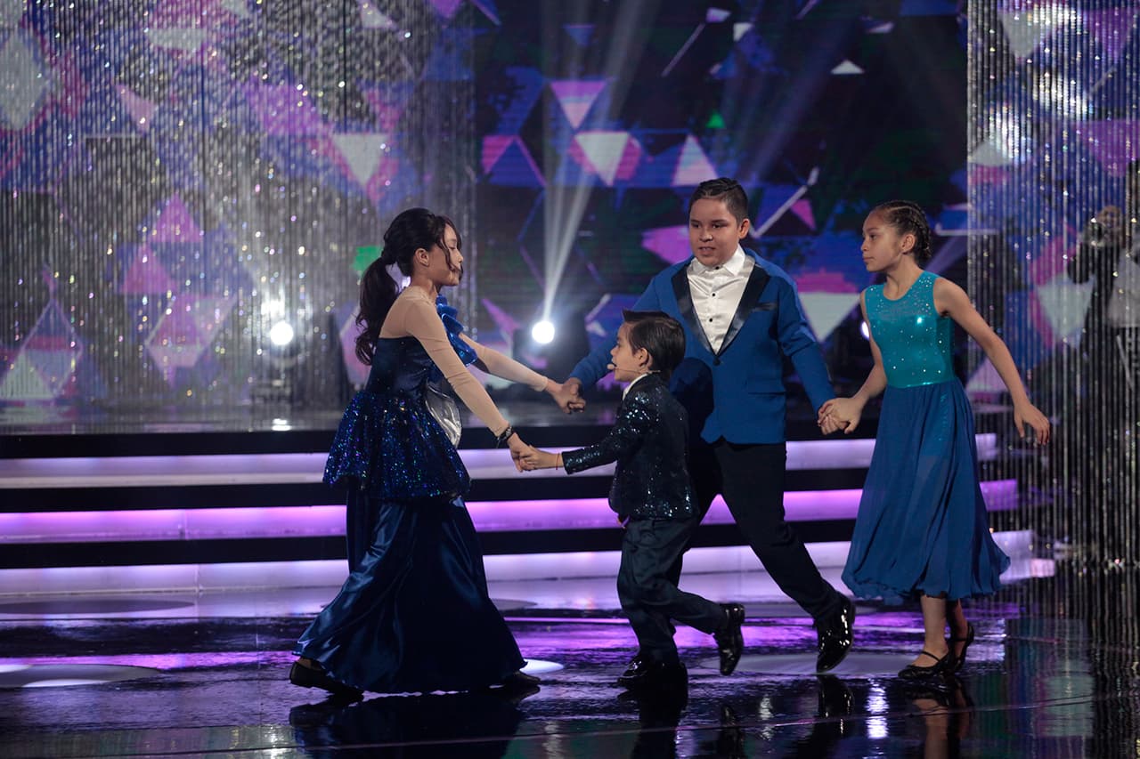 Jenifer Quezada, la atleta del quinto Elementito, también estuvo en el escenario con sus compañeros. Para sorpresa de muchos, resultó ser una muy buena bailarina.