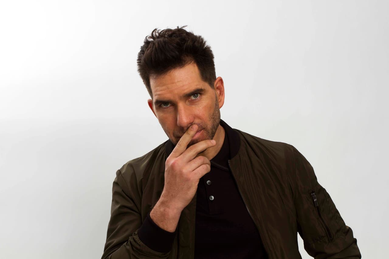 En esta historia Arap personifica al narcotraficante 
<b><a href="http://www.univision.com/series/la-piloto/arap-bethke-es-john-lucio">John Lucio</a></b>, uno de los principales criminales de México.