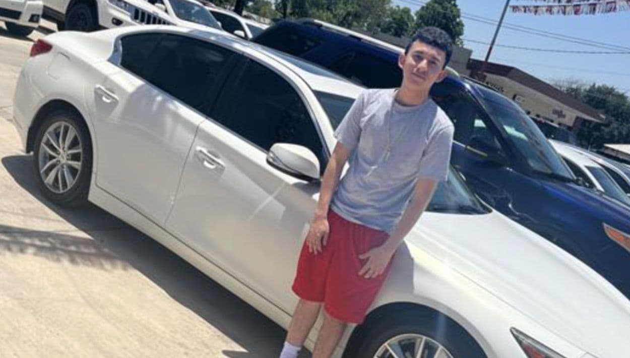 La muerte de Ruben Ray Martínez en South Padre Island en 2025 dejó un profundo impacto en su familia y comunidad, mientras los detalles sobre la participación de ICE recién se revelan.
<br>