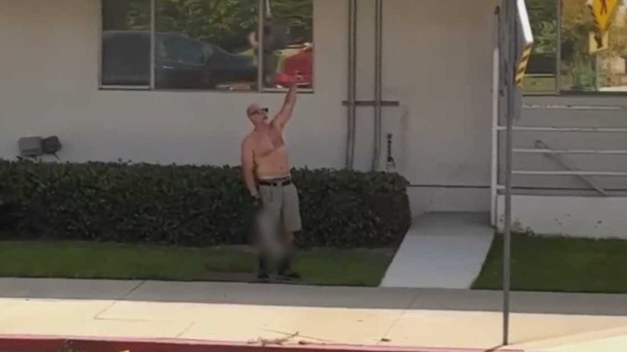 "Corrió hacia los oficiales con su machete": Historia de hombre baleado frente a hospital en Los Alamitos