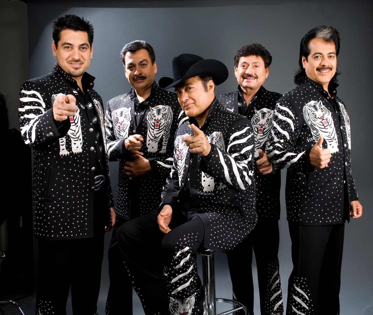 Aquí tenemos a Los Tigres del Norte, agrupación de género norteño que ha puesto en alto el nombre de México a lo largo de varias décadas.