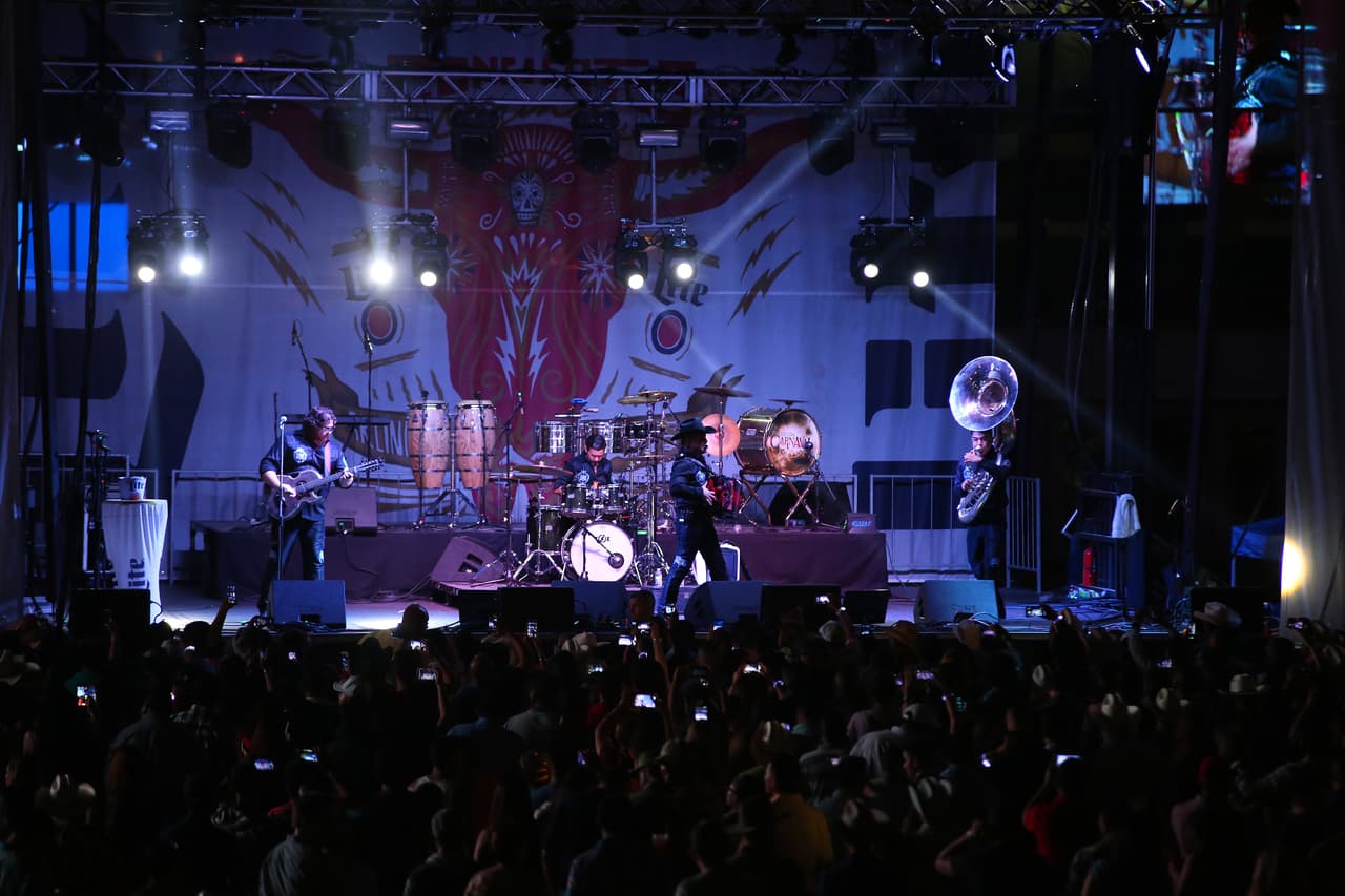 Voz de Mando y Banda Carnaval en Arlington