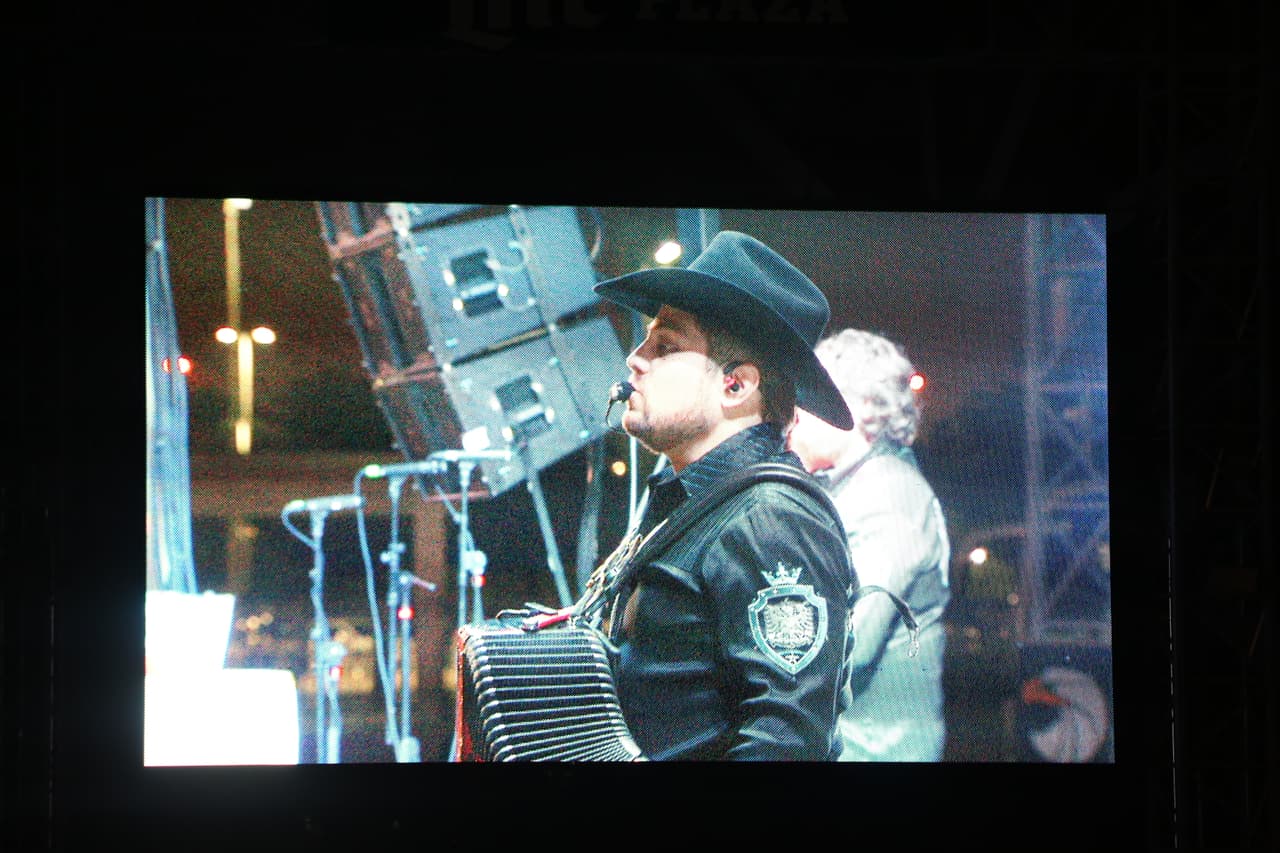 Voz de Mando y Banda Carnaval en Arlington