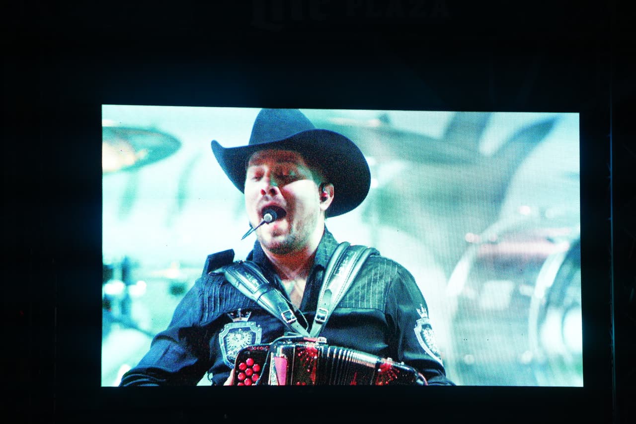 Voz de Mando y Banda Carnaval en Arlington