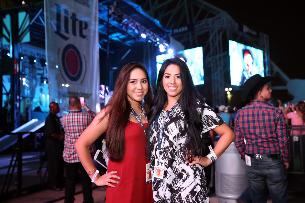 Voz de Mando y Banda Carnaval en Arlington