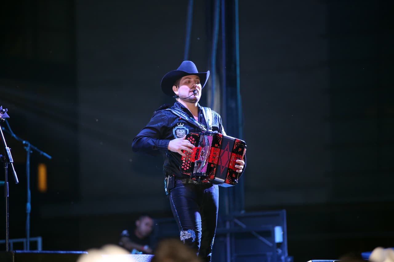 Voz de Mando y Banda Carnaval en Arlington