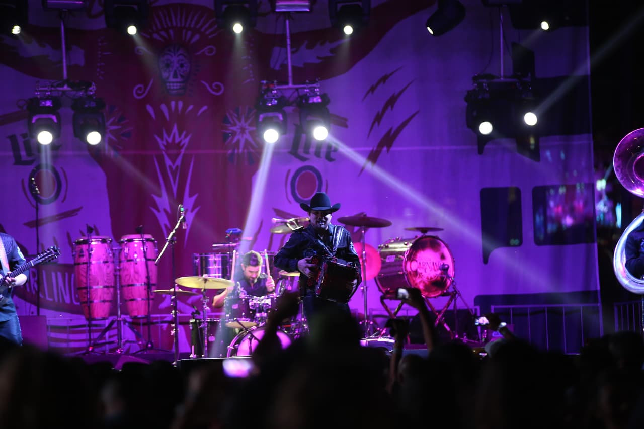 Voz de Mando y Banda Carnaval en Arlington