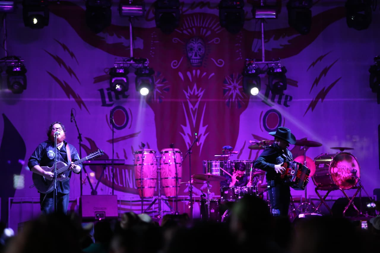 Voz de Mando y Banda Carnaval en Arlington