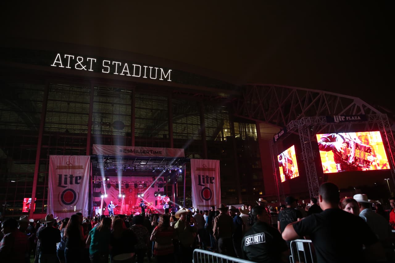 Voz de Mando y Banda Carnaval en Arlington