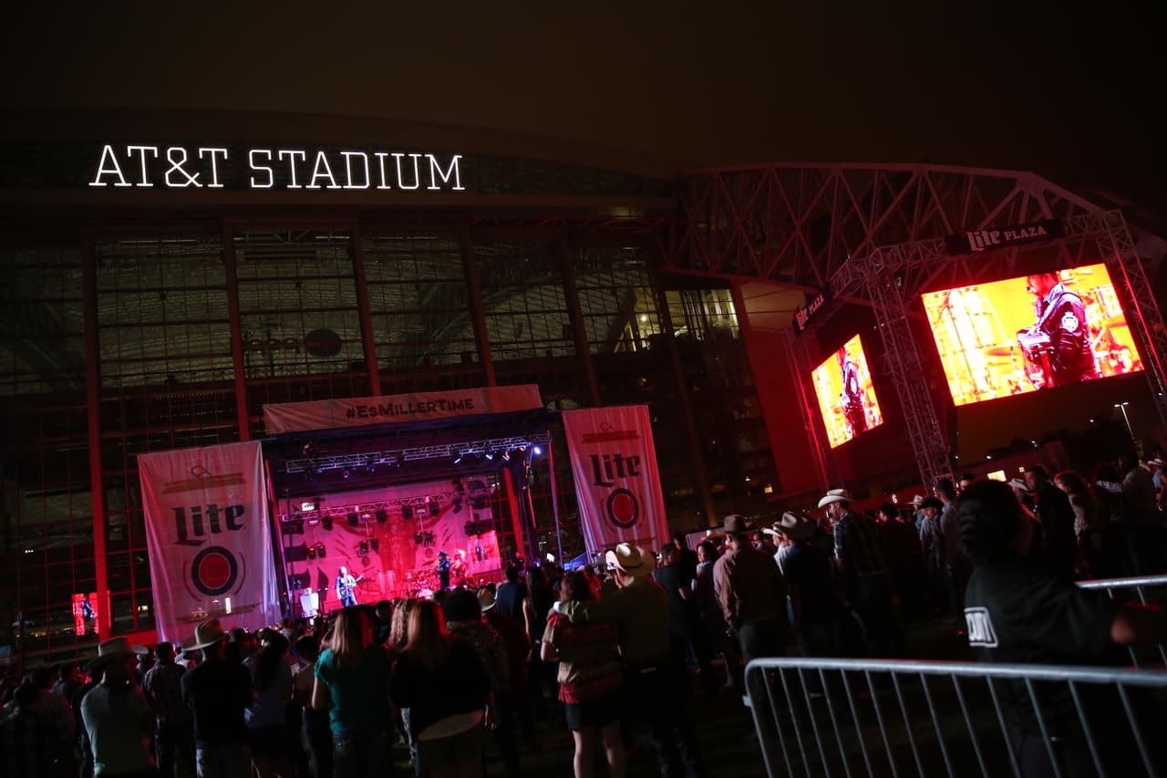 Voz de Mando y Banda Carnaval en Arlington