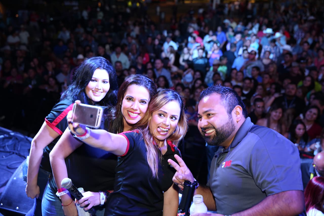 Voz de Mando y Banda Carnaval en Arlington