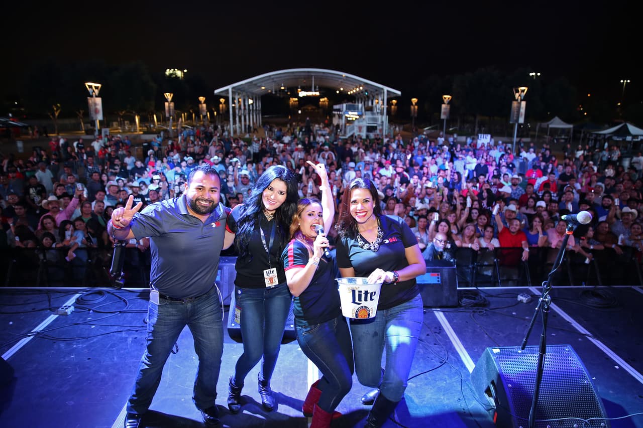 Voz de Mando y Banda Carnaval en Arlington