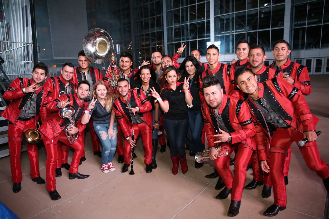 Voz de Mando y Banda Carnaval en Arlington