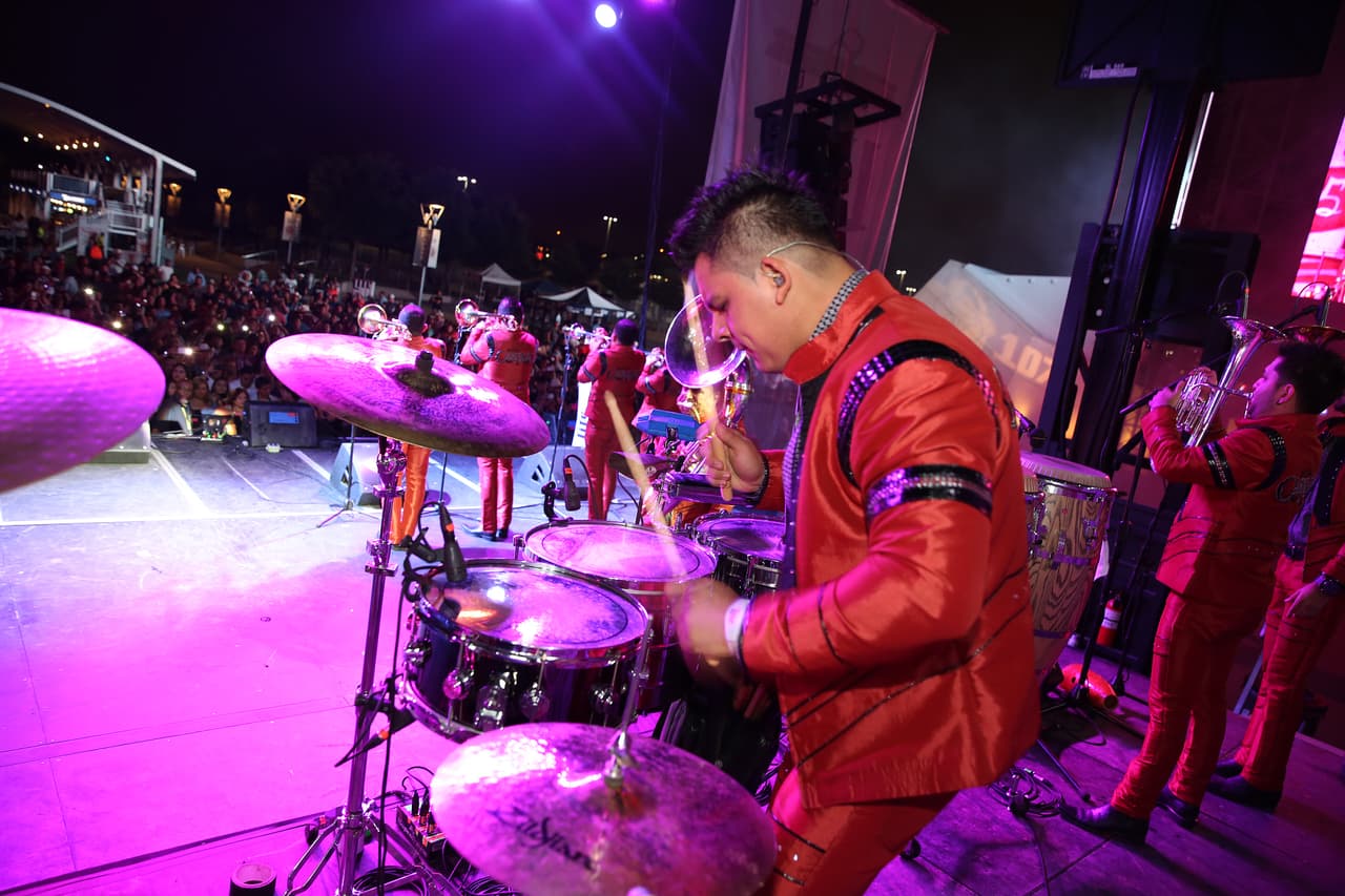 Voz de Mando y Banda Carnaval en Arlington