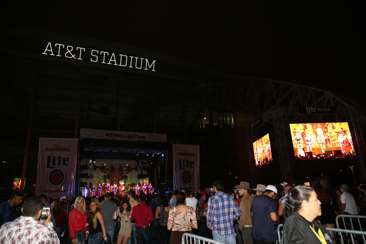 Voz de Mando y Banda Carnaval en Arlington