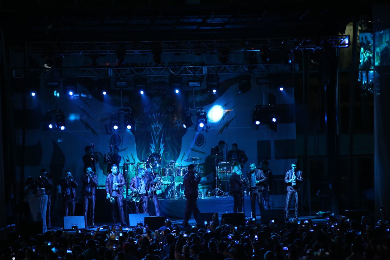 Voz de Mando y Banda Carnaval en Arlington