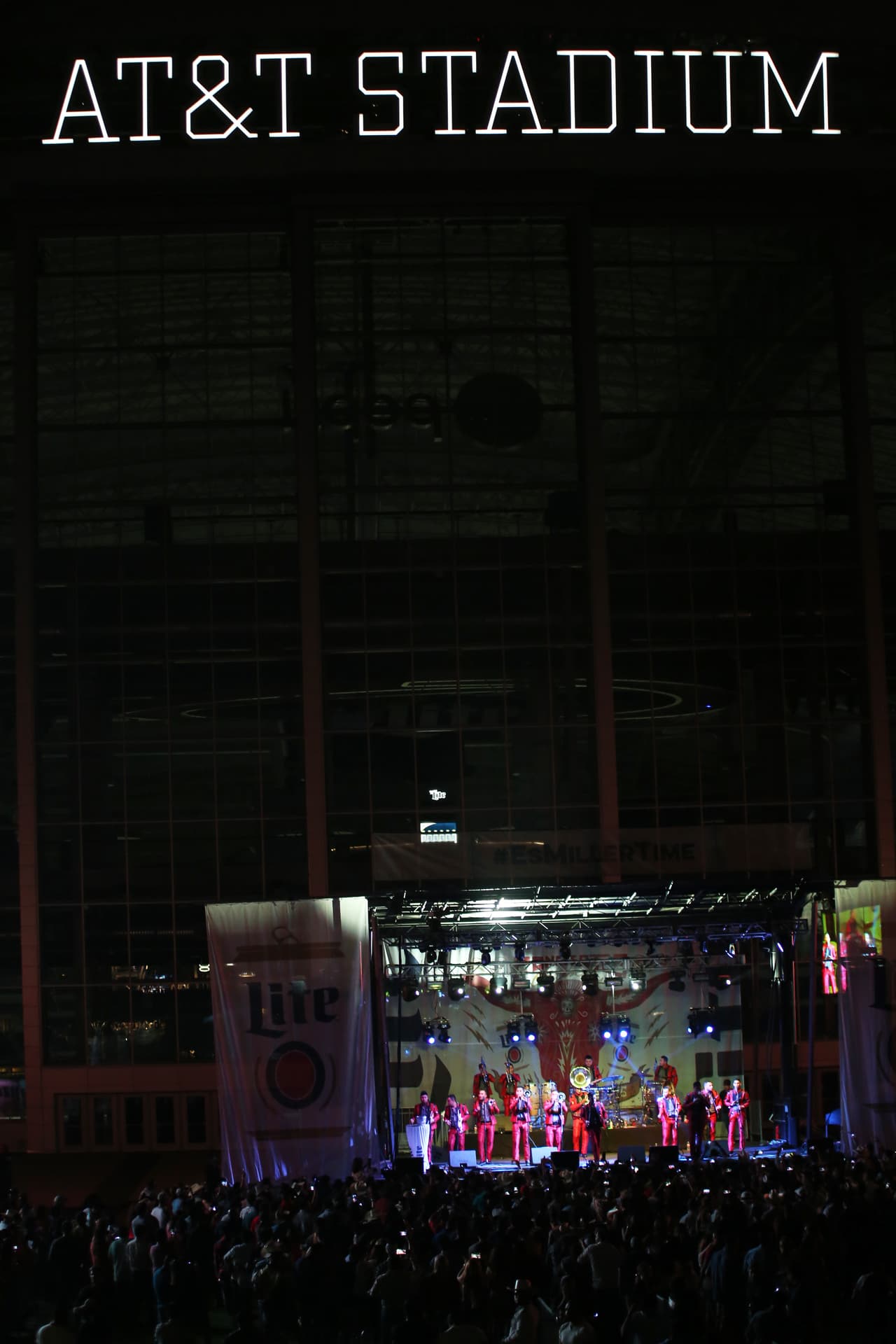 Voz de Mando y Banda Carnaval en Arlington