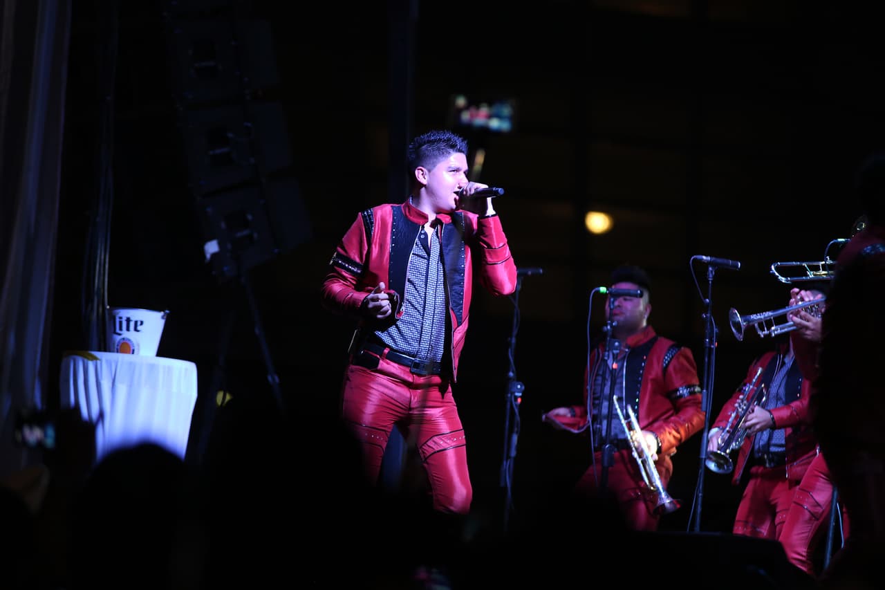 Voz de Mando y Banda Carnaval en Arlington