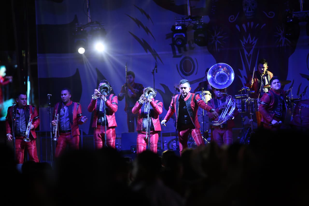 Voz de Mando y Banda Carnaval en Arlington