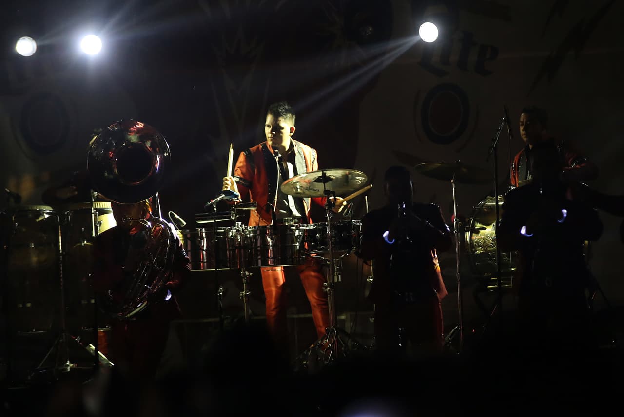 Voz de Mando y Banda Carnaval en Arlington