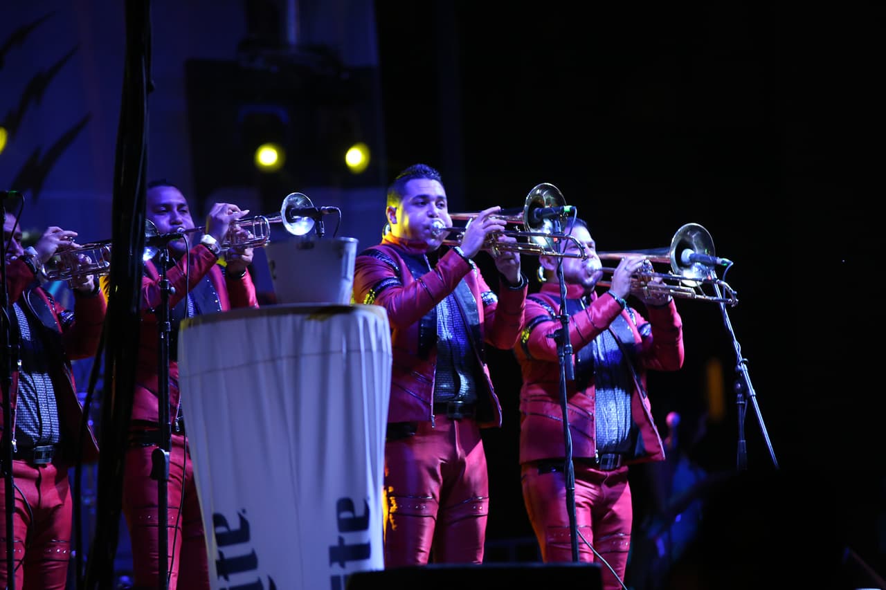 Voz de Mando y Banda Carnaval en Arlington