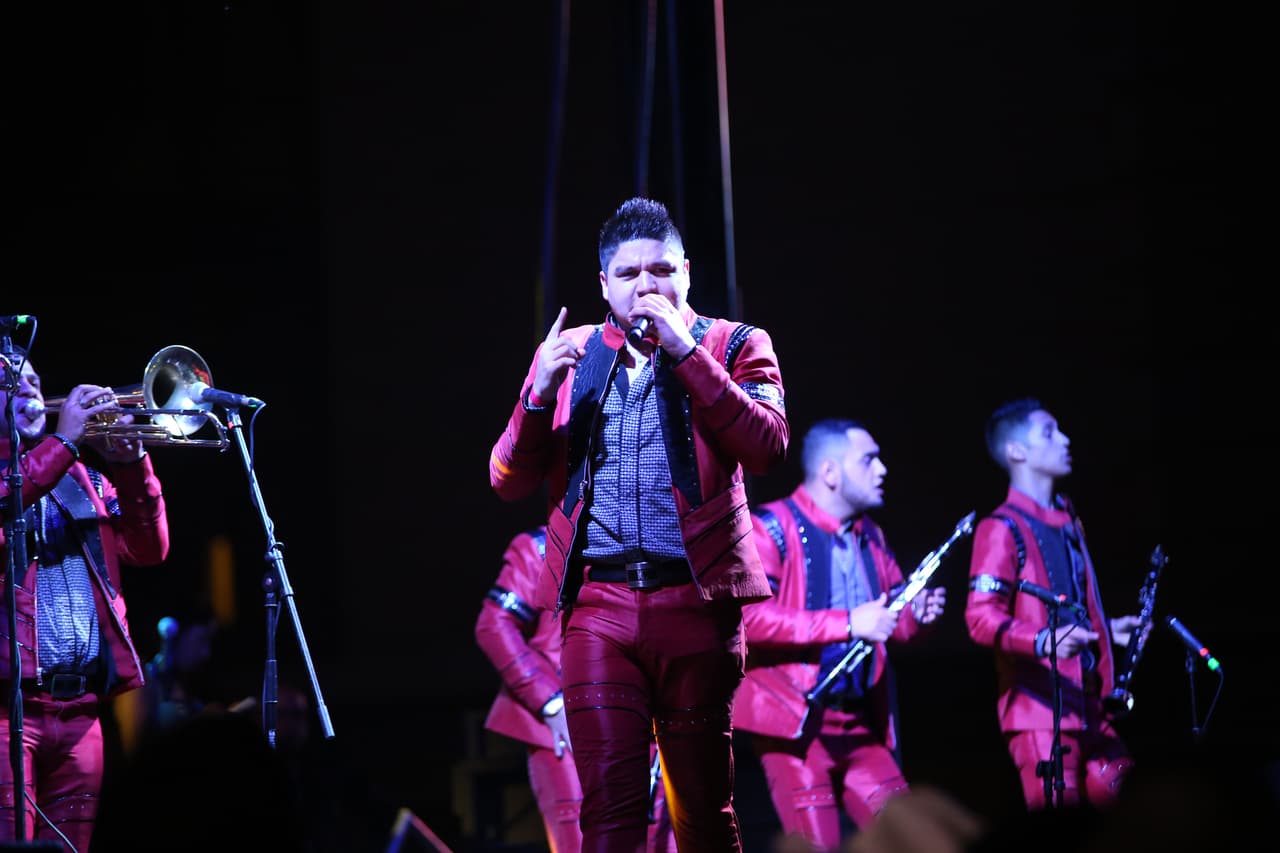 Voz de Mando y Banda Carnaval en Arlington