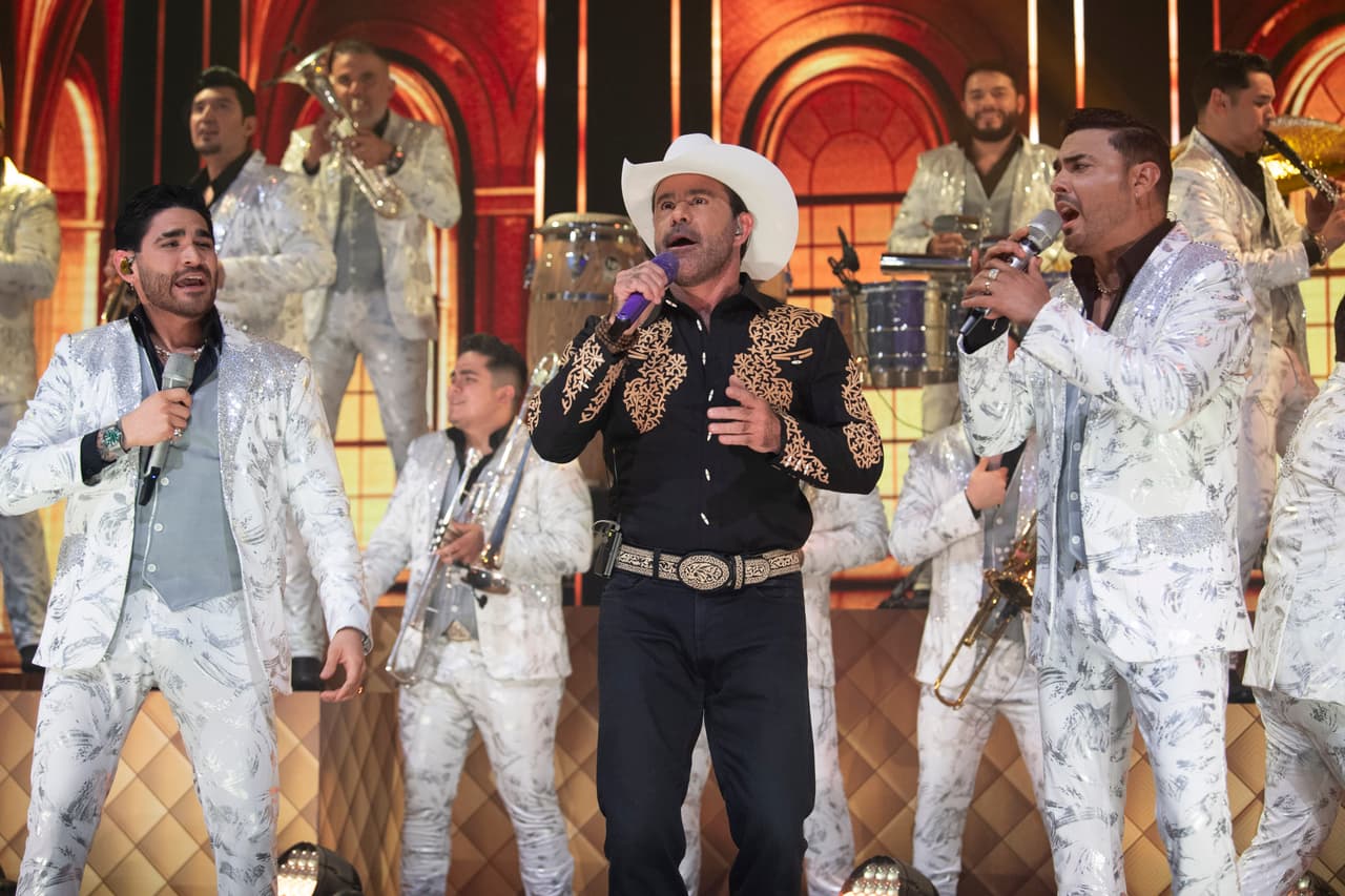 En la sexta gala, la semifinal, todo fue baile y alegría. Eduardo Capetillo tuvo de invitados a Banda El Recodo.