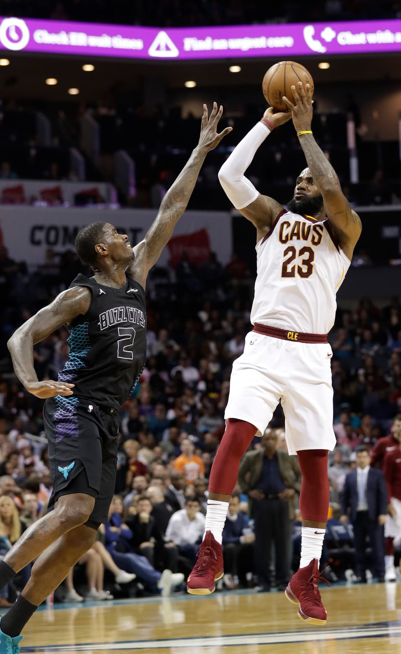 James terminó con 14 de 26 tiros de campo, logró 10 rebotes y ocho asistencias para los Cavaliers.