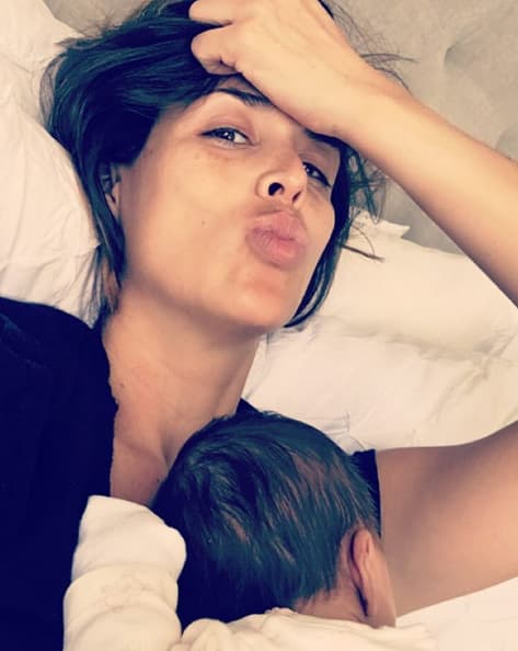 Esta fue la primera foto que la actriz subió a las redes sociales de su pequeñita.