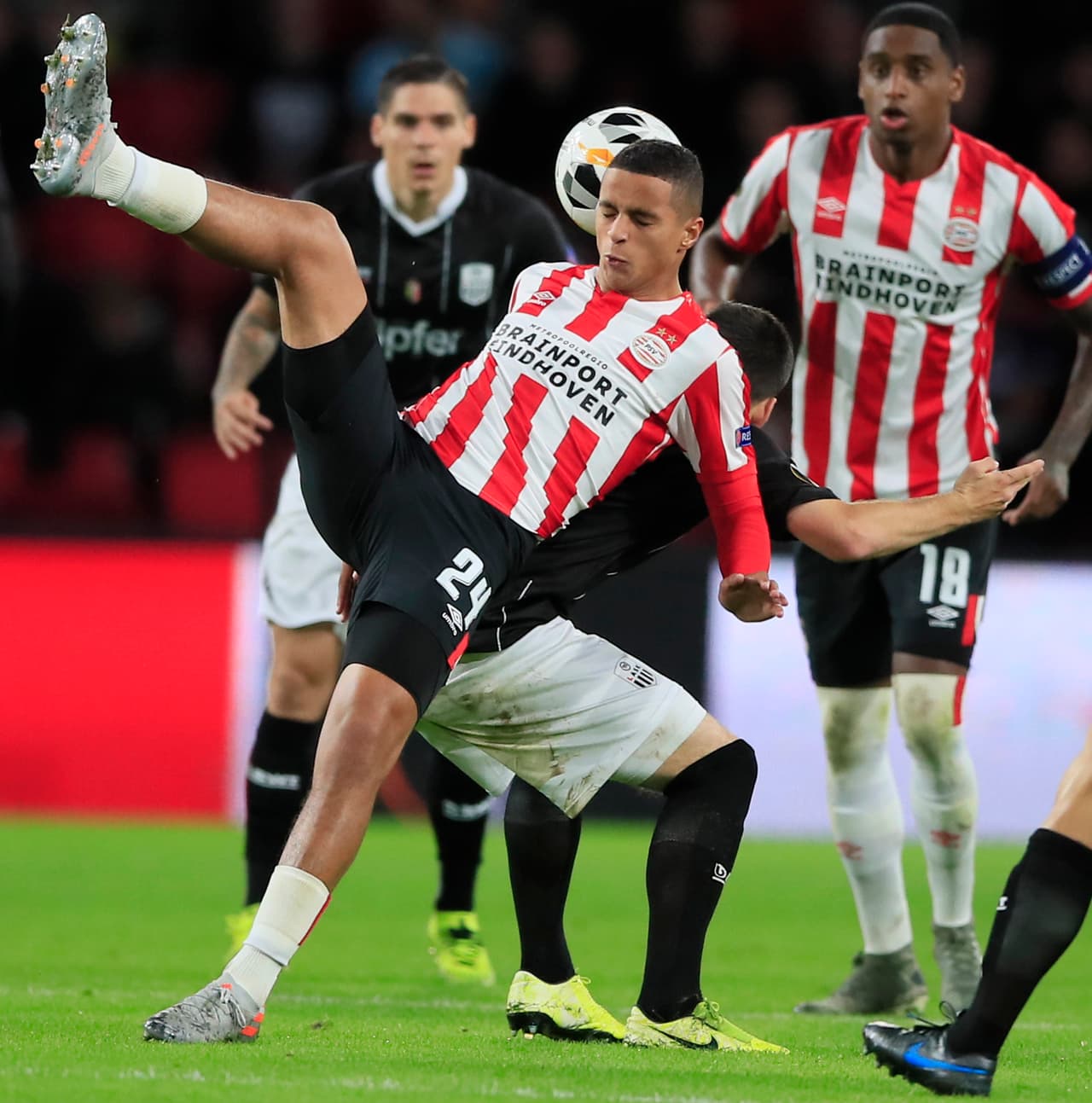 PSV no logra doblegar a un débil LASK y se llevan un punto en el Philips Stadion.