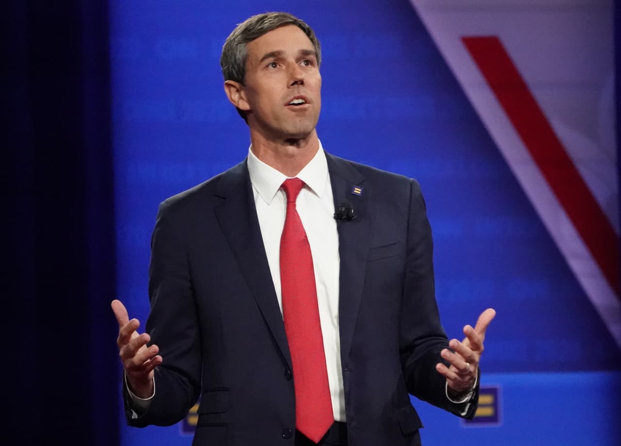 El excongresista y excandidato presidencial Beto O'Rourke participó también en el debate organizado por los demócratas de Texas, y se dijo "optimista" de que habría un buen resultado para su partido en noviembre. O'Rourke también participó en un segmento al inicio de la convención y en una reunión entre algunos de los aspirantes a la nominación demócrata de 2020.
<br>
<br>"No solo podemos hacer esto, de alguna manera ya lo hemos hecho. Miren a algunos de los candidatos que compiten [en Texas], que en su mayoría son mujeres, mujeres de color y afroamericanas. Es emocionante. Nuestro gobierno se verá como nuestro estado", dijo en la reunión de políticos demócratas texanos. 
<br>