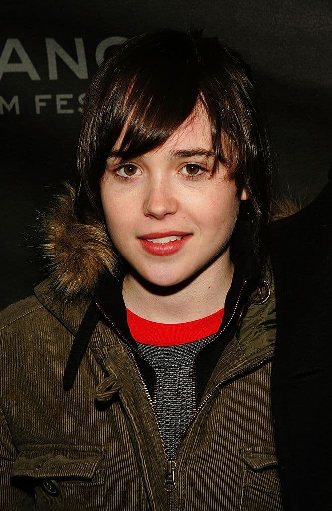 “Personas extremadamente influyentes están difundiendo estos mitos y una retórica dañina; todos los días ves que se debate nuestra existencia. Las personas transgénero son muy reales ", agregó.