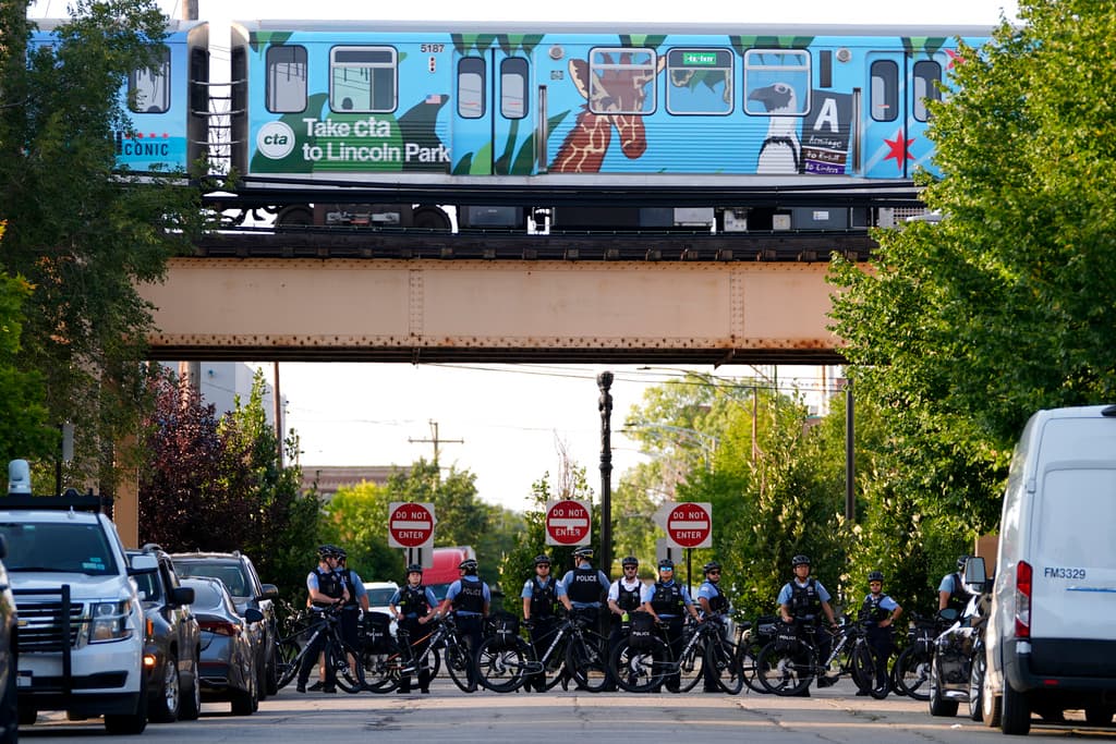 La ciudad de Chicago desplegó a miles de efectivos policiacos para resguardar el orden.
